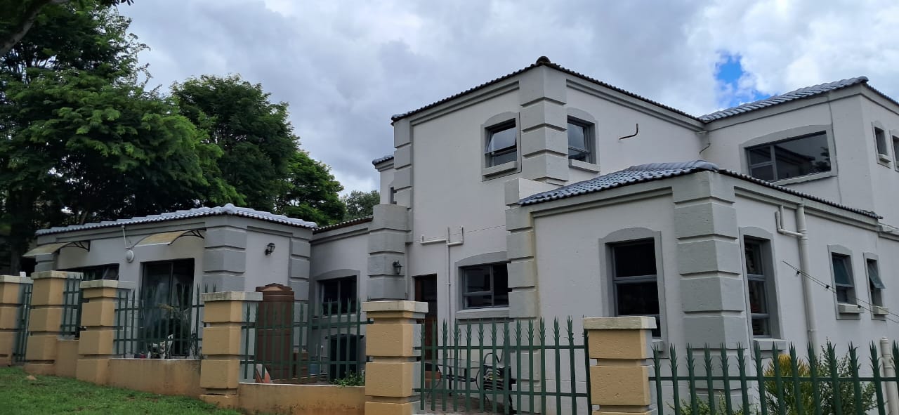 Double Storey building callout by Freeman TM