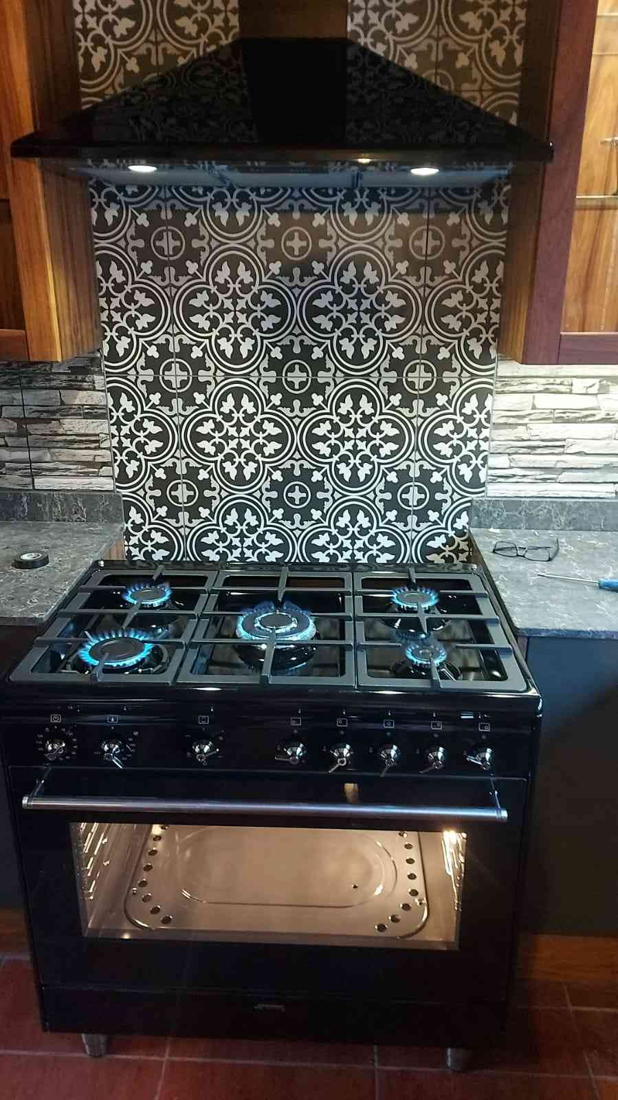Gas Stove hob outside installation with Gas CoC Dbl 9kg cage by Black Apple Solutions