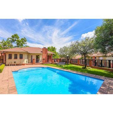 Routine Pool Cleaning