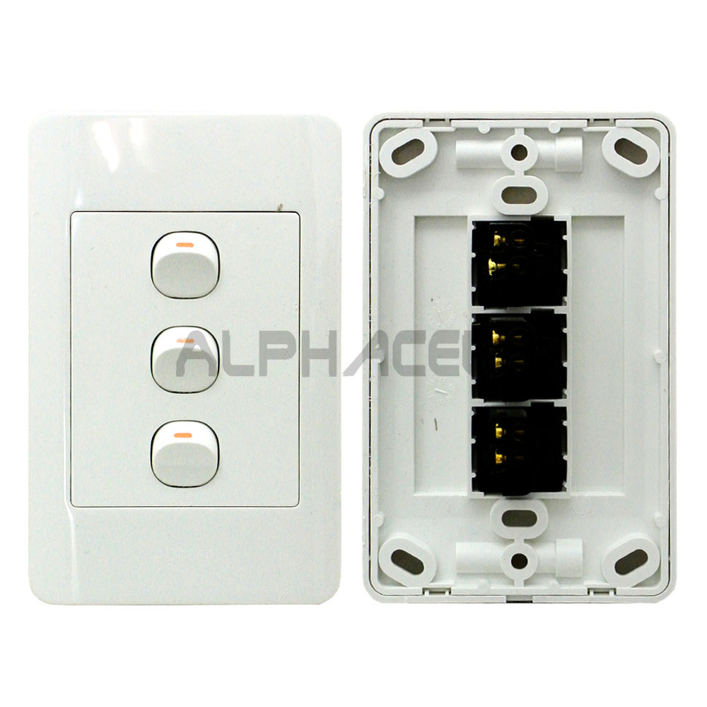 LIGHT WALL SWITCH - 3 LEVER PLASTIC