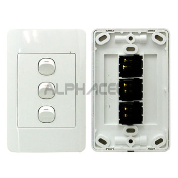 LIGHT WALL SWITCH - 3 LEVER PLASTIC