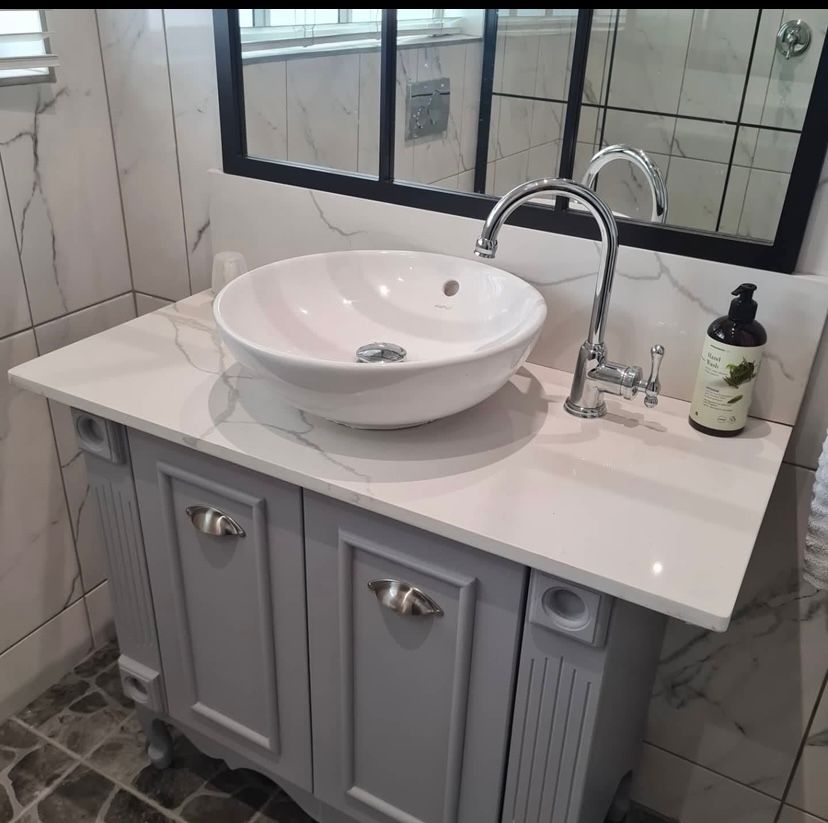 800mm Grey Vanity with Calacatta Top and Cup Handles – 2 Door