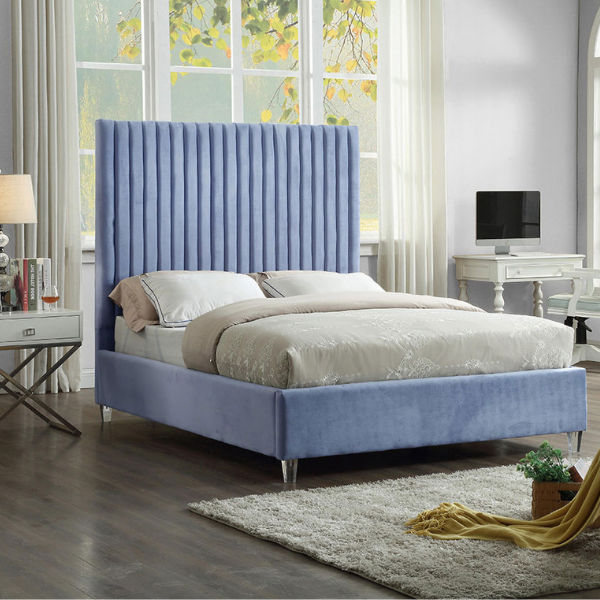 Mendora Sleigh Bed King Light Blue