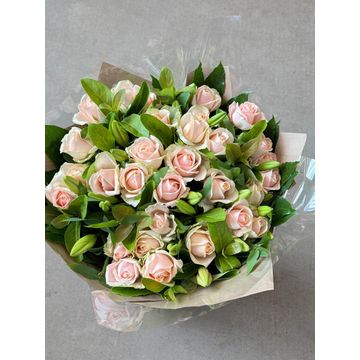 The Elegant Woman - Flower Bouquet