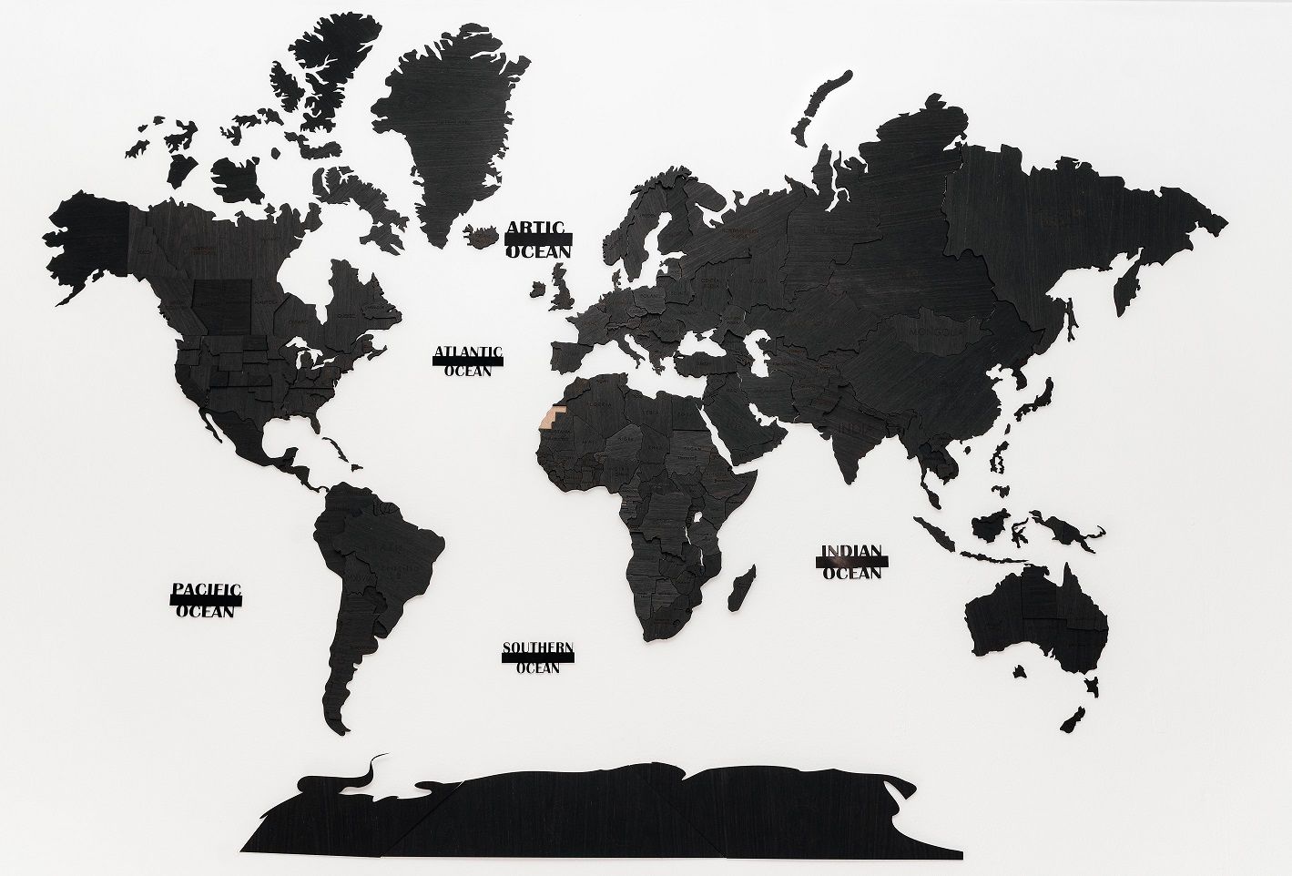 3D wooden world wall map (Flamed black)