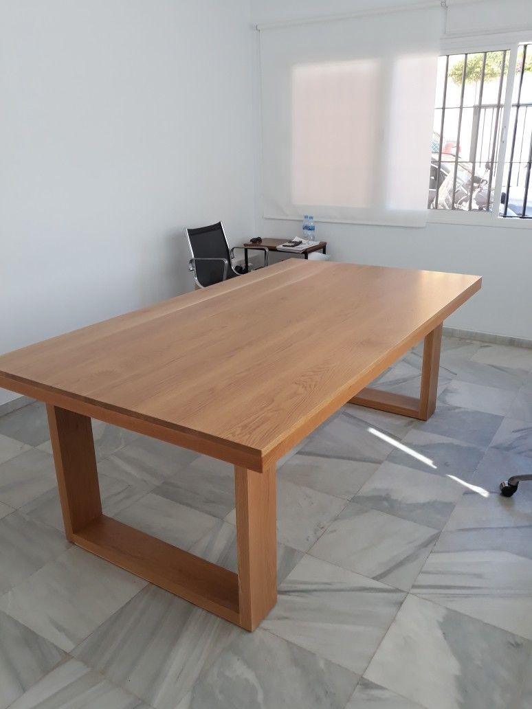 8 Seater Dining Room Table (Oak Wood)