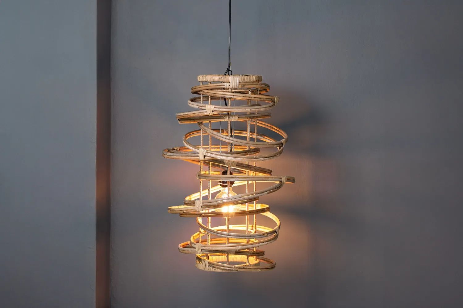 Arya Kubu Medium Spiral Rattan Pendant Light – Natural Helix Design