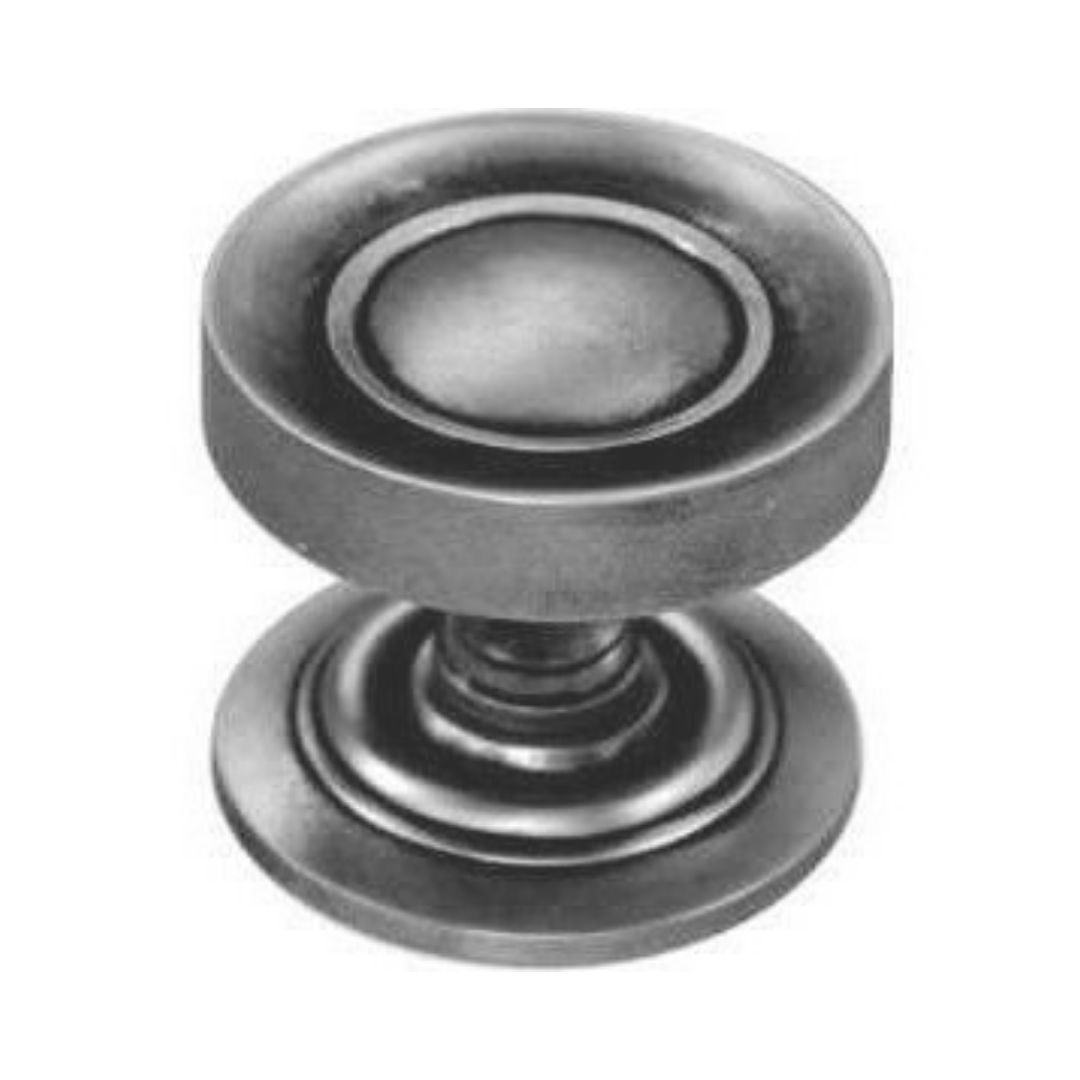 central knob indented with ring