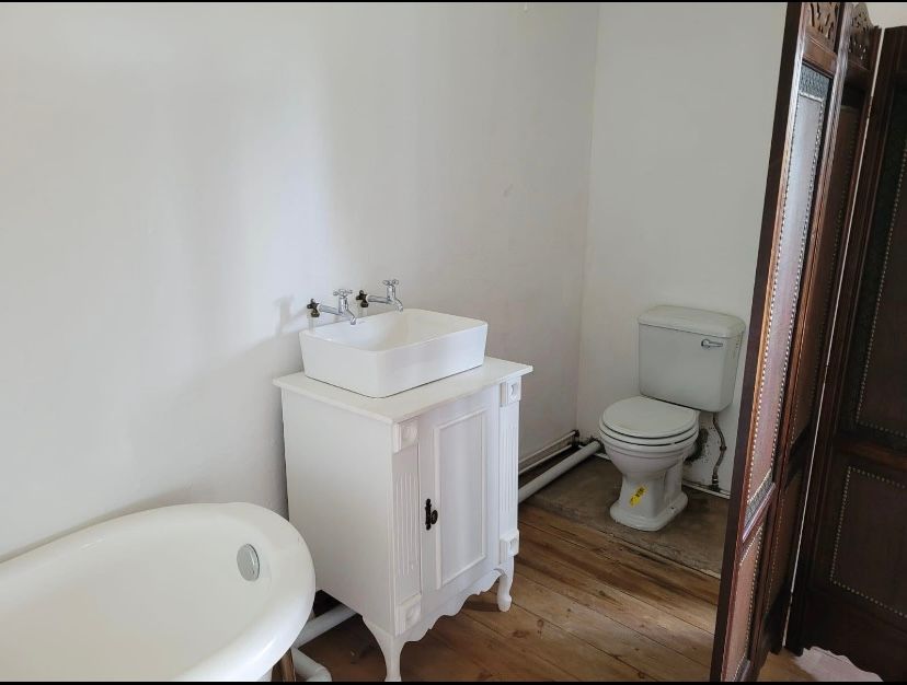 600mm White Vanity with Stone Top – Compact Bathroom Cabinet