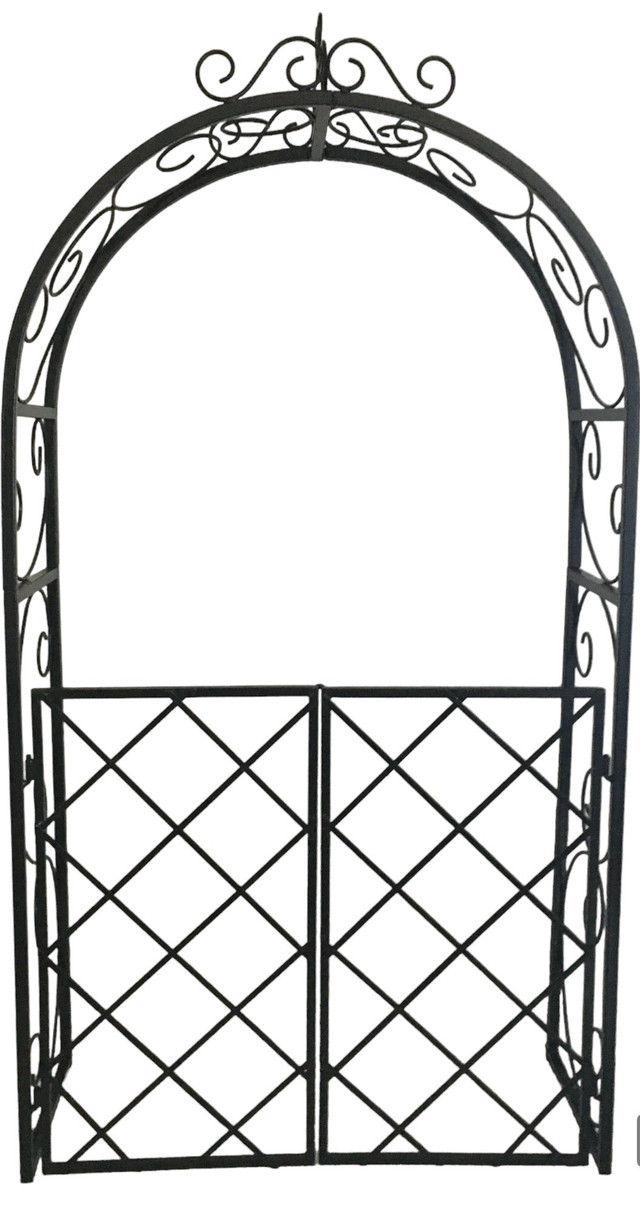 STEEL ARCH WITH GATE