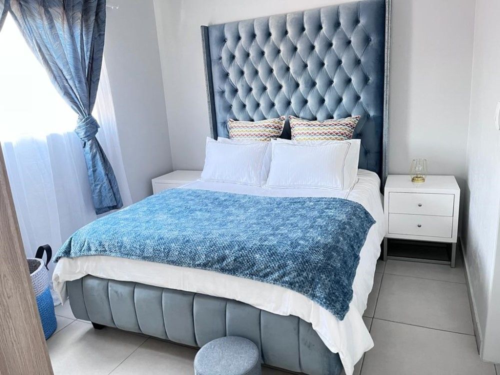 Gelanda Combo - Queen Headboard, Pedestals and Base