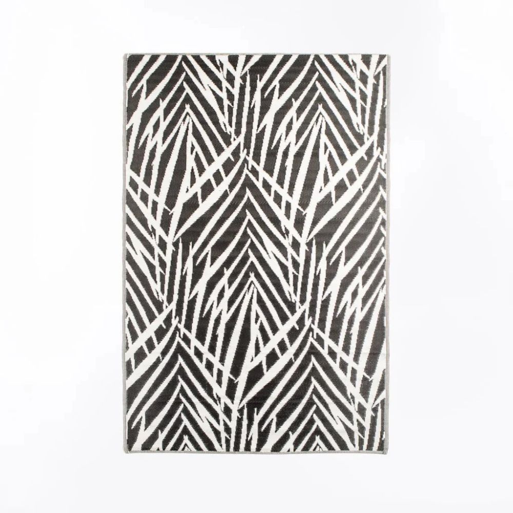 Meno M6 Indoor/Outdoor Rug – 150cm x 230cm Modern Durable Weather-Resistant Rug