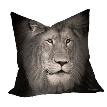 male lion leeu black white Luxury Scatter By Fanie Heymans Large