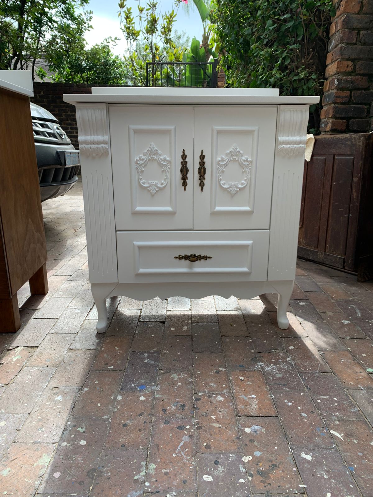 Single vanity, white , 800 x 500