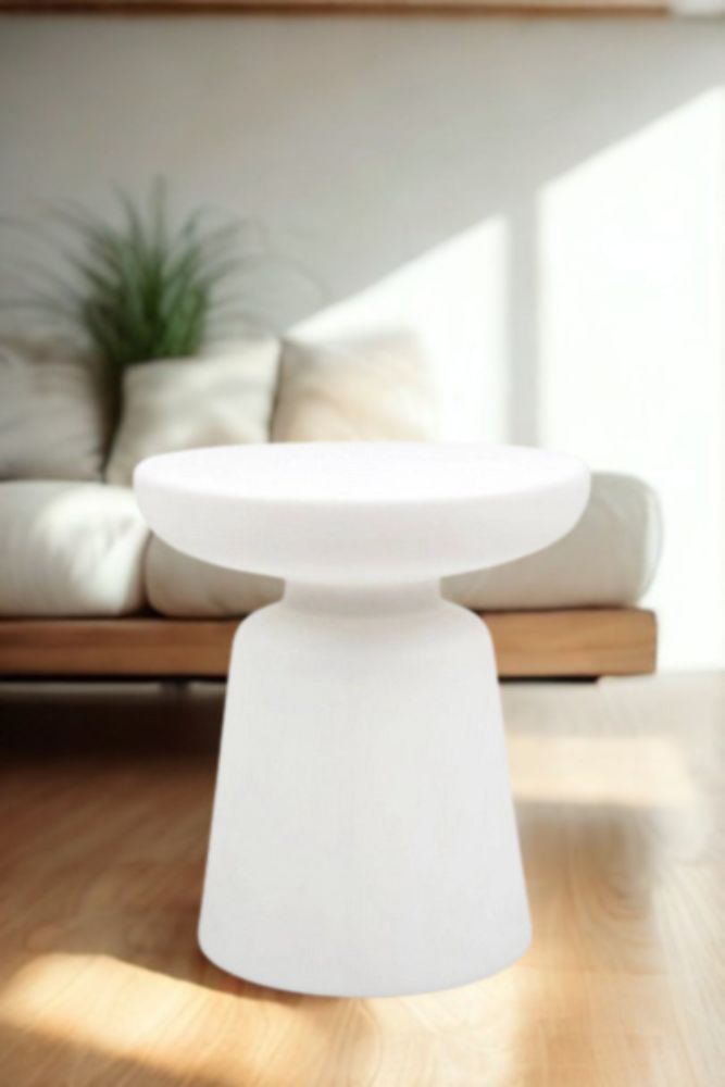 Round Side Table – Modern Sculpted Accent Table (40 40 45 cm)