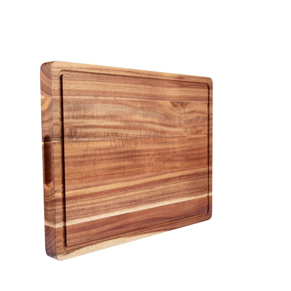 WOODEN CUTTING BOARD