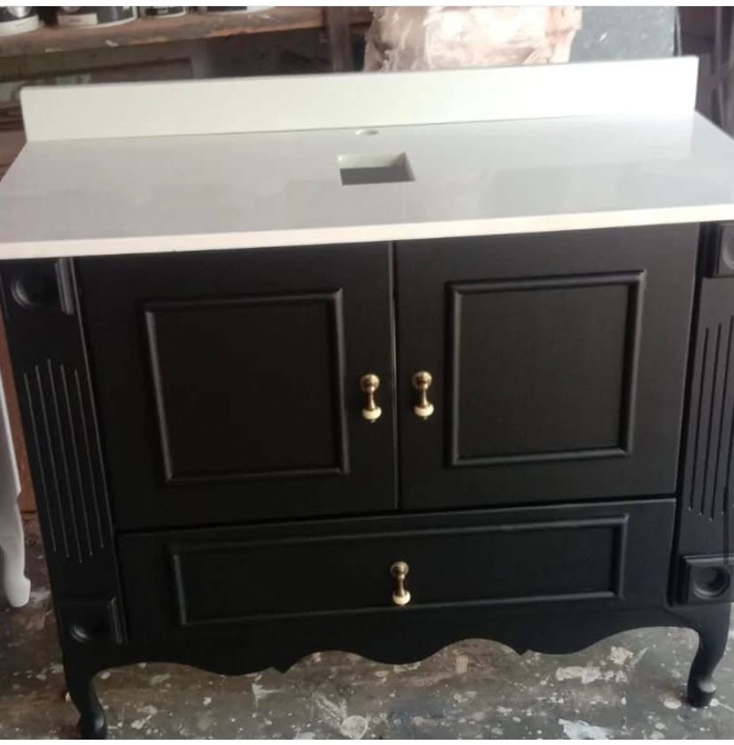 Black Single Vanity 800 x 450 with white quartz top.
