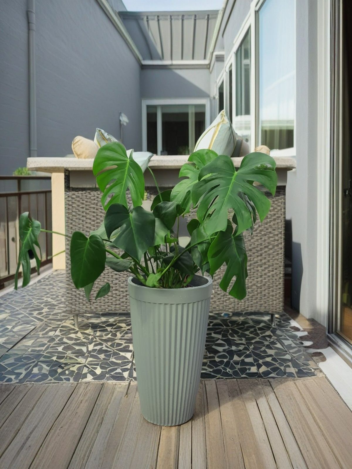 Madrid Plant Pot Medium Sage Green - Lightweight Decor Range