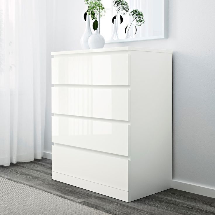Laura chest of drawers