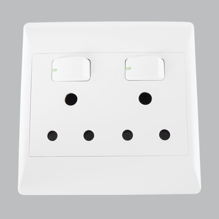 16 AMP Double Plug â€“ 4 X 4