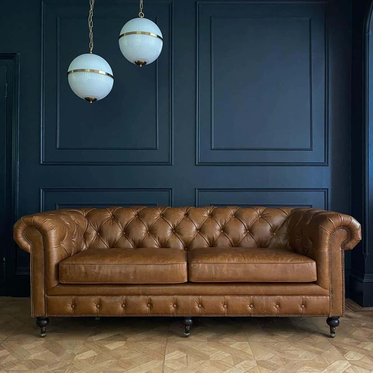 Plush ”Heritage Chesterfield” Couch