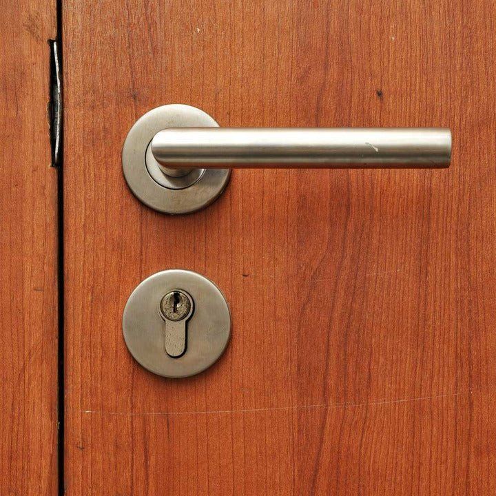 Stainless steel tubular lever handle on rose