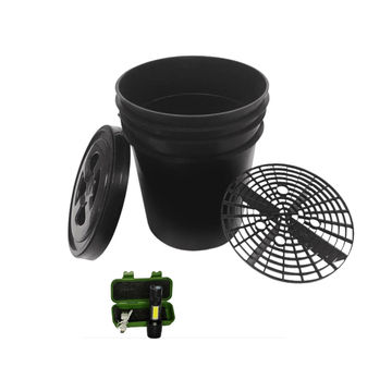 Autogear 20L Plastic Bucket with Grit Guard, Lid and Torch
