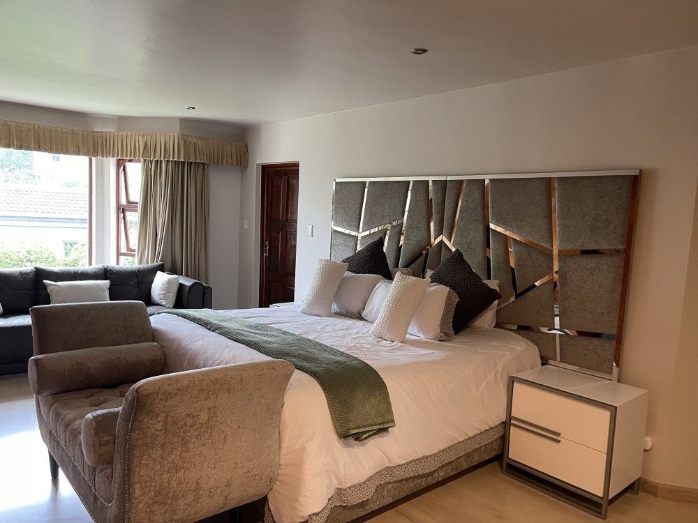 Takiira Combo - Queen Headboard, Pedestals and Base