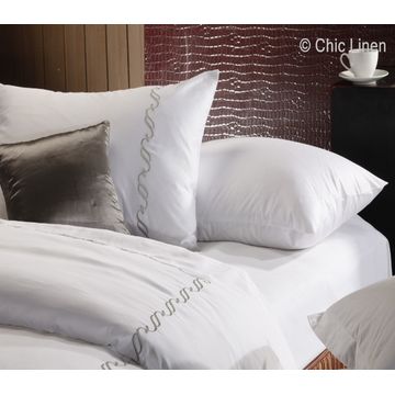 Luxurious Egyptian Cotton Embroidered Plain White Duvet Cover Set: Queen)