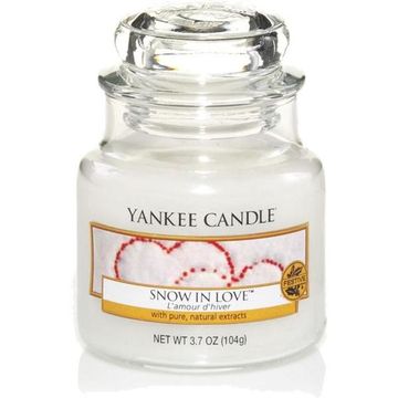 Yankee Candle Snow In Love Small Jar Retail Box No warranty