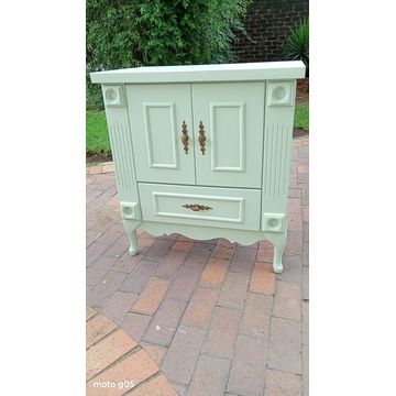 Single Vanity, 800 x 500, Sage green with matching pine top.