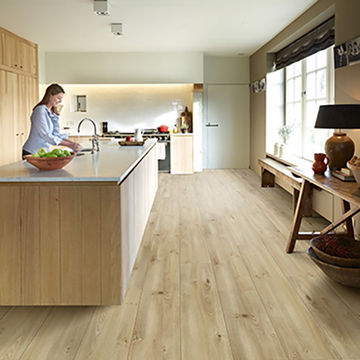 Laminate Flooring Vibrance Wide Garda Oak 8mm AC4/Class 32 (2.4165 sq/m per box)