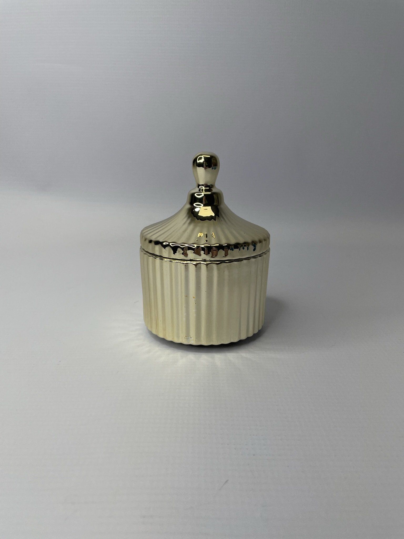 HAMMERED BUCKET WITH LID GOLD 9X9X12CM