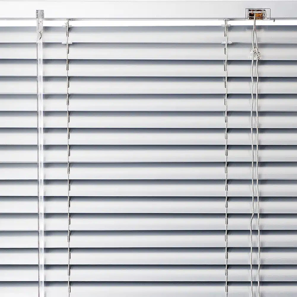 25mm Aluminium Venetian Blind – Silver, 60cm x 220cm