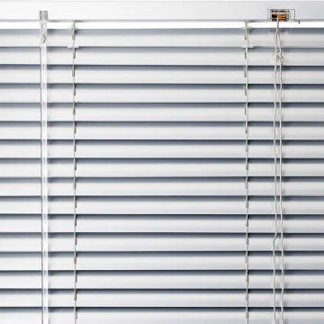 25mm Aluminium Venetian Blind – Silver, 60cm x 220cm